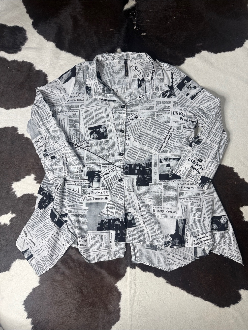 IC COLLECTION Black and White Newspaper Print Button-Down Shirt